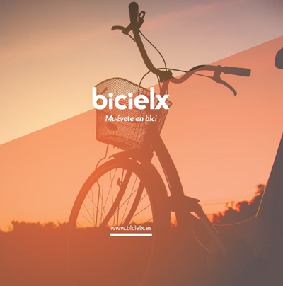 Bicicleta de bicielx con fondo de atardecer y texto central muévete en bici